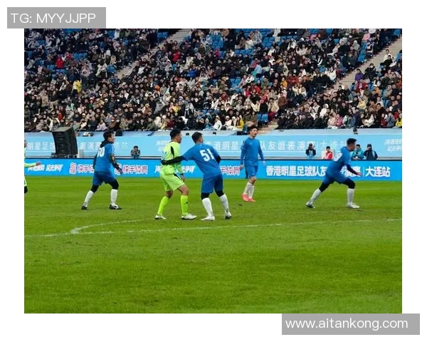 足球明星灿烂笑容背后的故事与激情瞬间展现足球的魅力与热爱 足球明星灿烂笑容背后的故事与激情瞬间展现足球的魅力与热爱