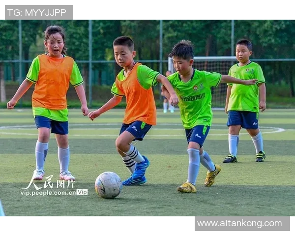 广州天河足球培训助力青少年成长提升足球技能与团队合作精神
